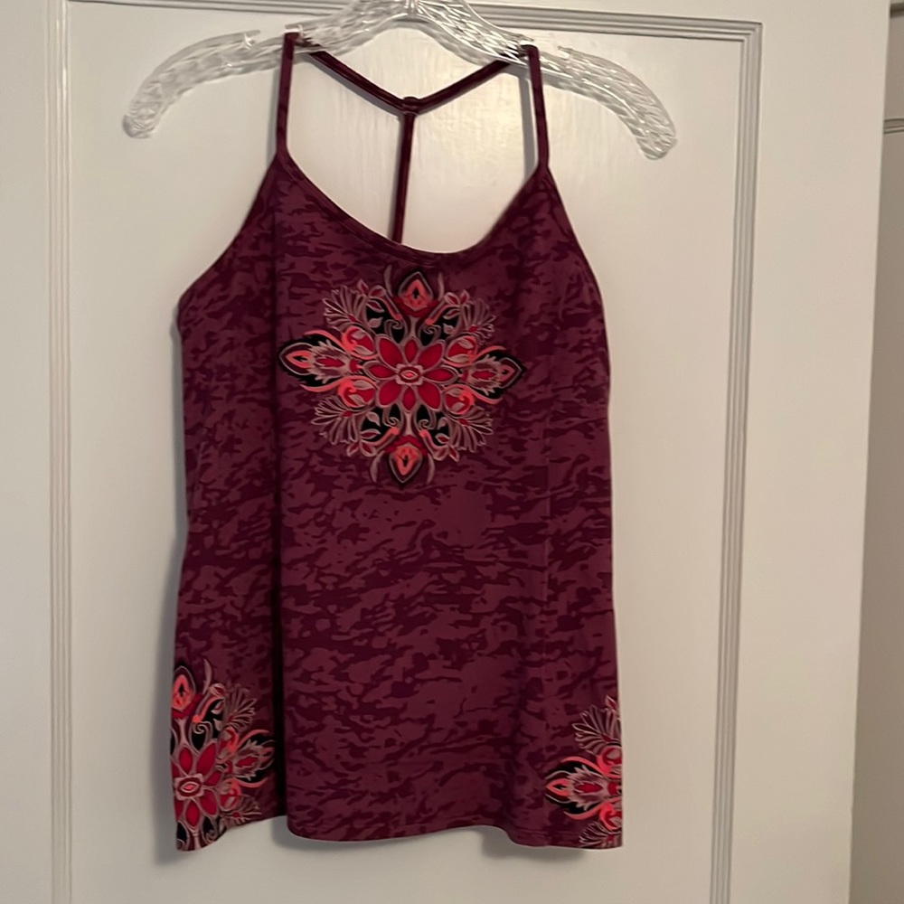 Athleta yoga top women’s size M purple w/built in bra